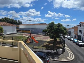 Apartamento no centro de Ponta Delgada com potencial de duplicar área
