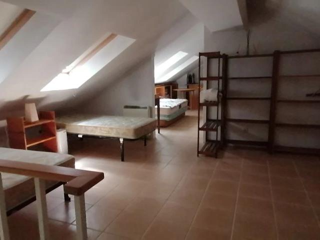 Apartamento no centro histórico em Azeitão com jardim