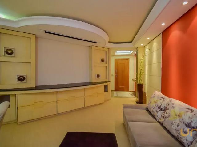 Apartamento no Cristo Rei de 181.9 m² com 3 quartos