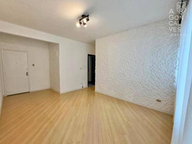 Apartamento no Edifício Vitoria Régia, 03 Quartos, Andar Alto, Centro, Curitiba