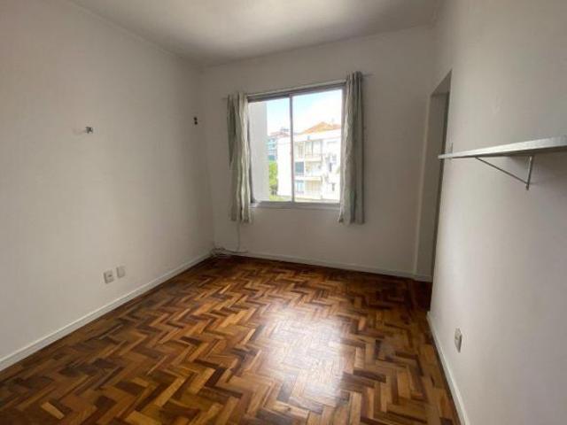 Apartamento no Edifício Caribe, no bairro Santana Em Porto Alegre