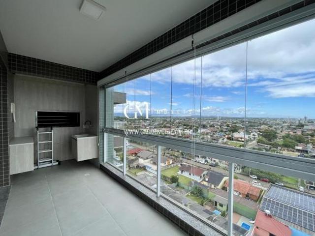Apartamento no Edifício Mar da Serra: Elegância e Proximidade ao Mar!
