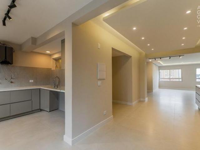 Apartamento no Edifício Paranoá, 03 Quartos, 01 Vaga, Andar Alto, Centro, Curitiba