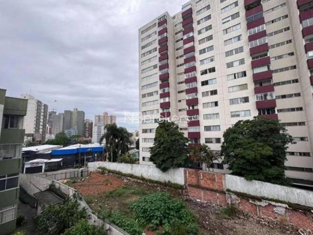 APARTAMENTO NO PORTÃO | PLANTA VERSÁTIL E POTENCIAL PARA RETROFIT