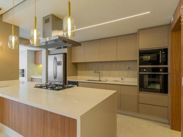 Apartamento no Quartier, 03 Suítes, 02 Vagas, Condomínio Clube, Batel, Curitiba