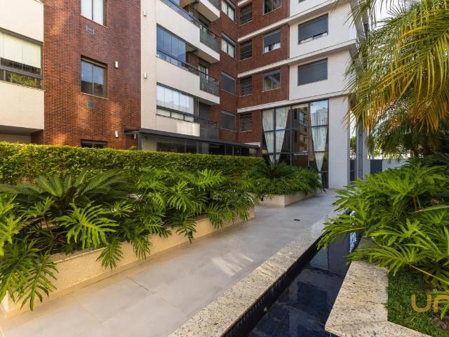Apartamento no Rebouças de 159.6 m² com 3 quartos