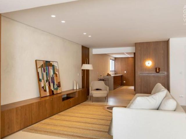 Apartamento no San Sebastian, 03 Suítes, 02 Vagas, Reformado, Batel, Curitiba