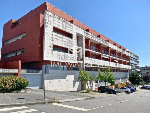 Apartamento, Nogueira e Silva Escura