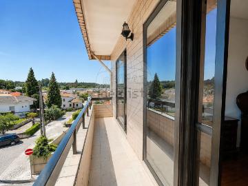 Apartamento, Nogueira e Silva Escura