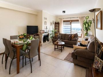 Apartamento, Nogueira e Silva Escura