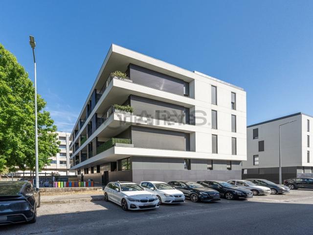 Apartamento, Nogueiró e Tenões