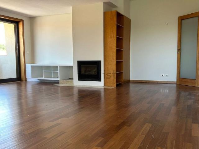 Apartamento, Nogueiró e Tenões