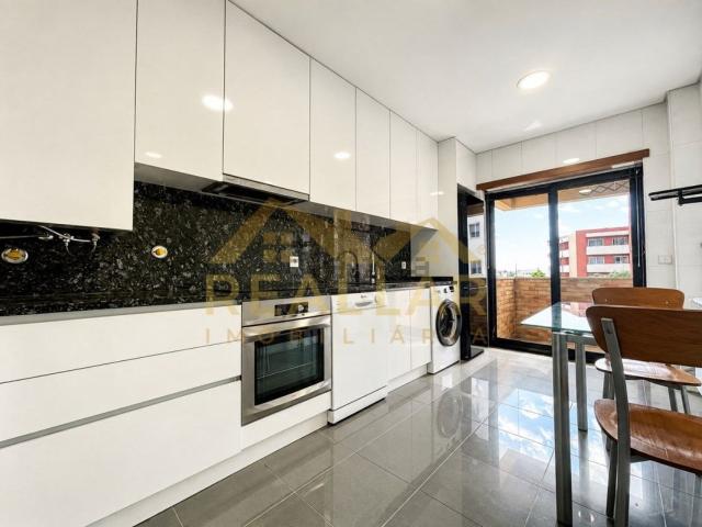 Apartamento, Nogueiró e Tenões