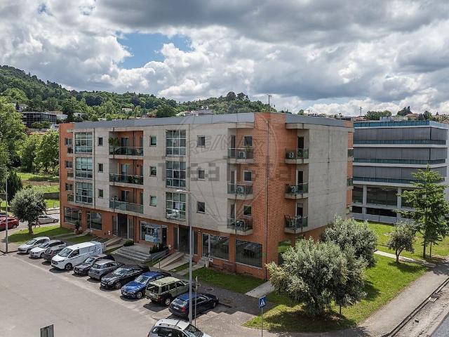 Apartamento, Nogueiró e Tenões