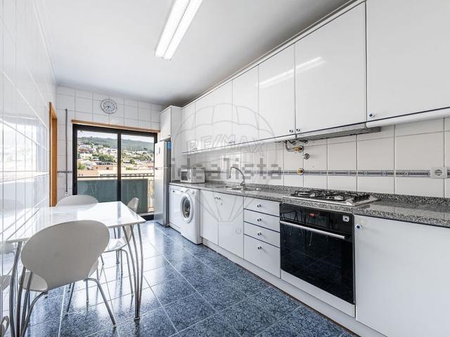 Apartamento, Nogueiró e Tenões