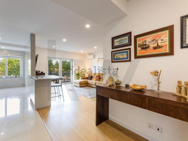 Apartamento, Nogueiró e Tenões