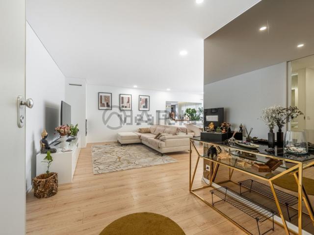 Apartamento, Nogueiró e Tenões