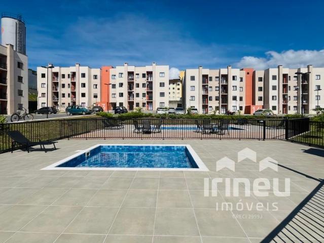 Apartamento novinho com 2 quartos em Condomínio Home Club!