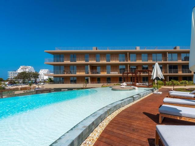apartamento novinho de 2 quartos, com arquitetura moderna em uma localização única em Quarteira