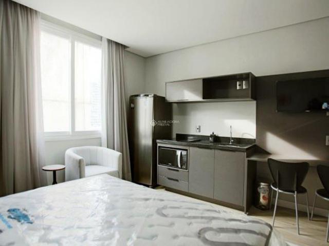 APARTAMENTO NOVO, MOBILIADO Junto a Santa Casa