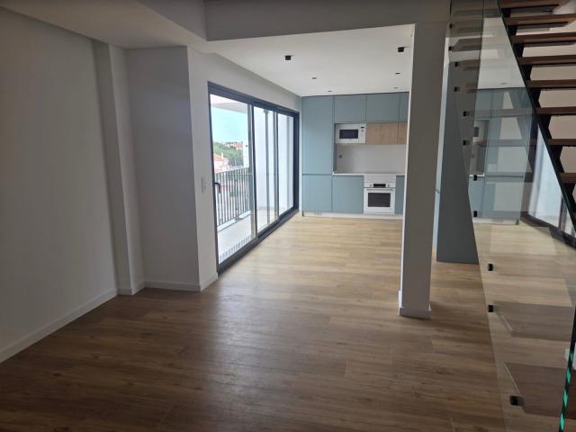 Apartamento novo no último piso com sótão, em Alcabideche C. 92m² Alcabideche