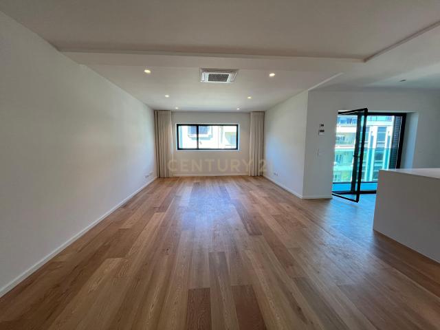 Apartamento novo com 2 quartos, com varandas, garagem e arrecadação