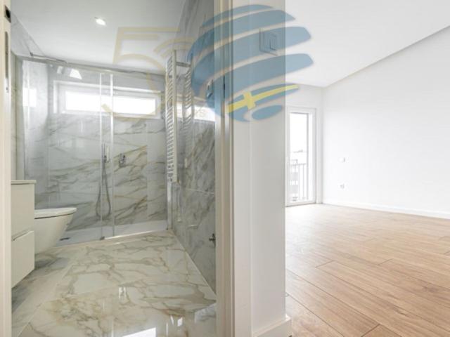 Encantador apartamento novo, com espaçoso terraço e localiza. 119m² Carcavelos e Parede