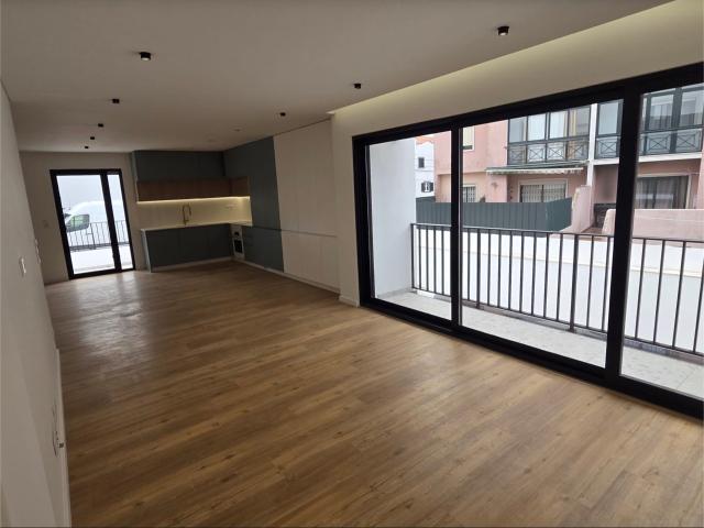 Apartamento novo com dois quartos e terraço de 52 m², em Alc. 105m² Alcabideche