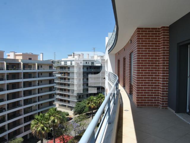 Apartamento Novo Duplex T4 com excelente terraço nas Colinas do Cruzeiro, Odivelas