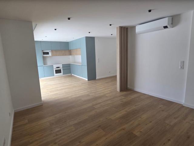 Apartamento novo de dois quartos, um em suíte, em Alcabidech. 92m² Alcabideche