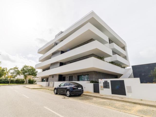 Apartamento Novo de 3 Quartos com Varanda Envolvente e Facil. 105m² Portimão
