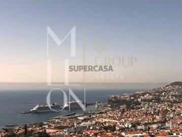 Apartamento novo em Santa Maria Maior,|com vista mar|para a baía do Funchal