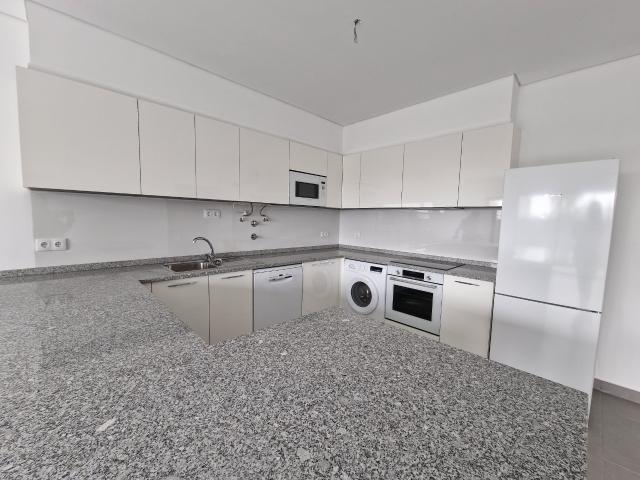 Apartamento novo sem mobilia com 2 suites, garagem e arrecadação