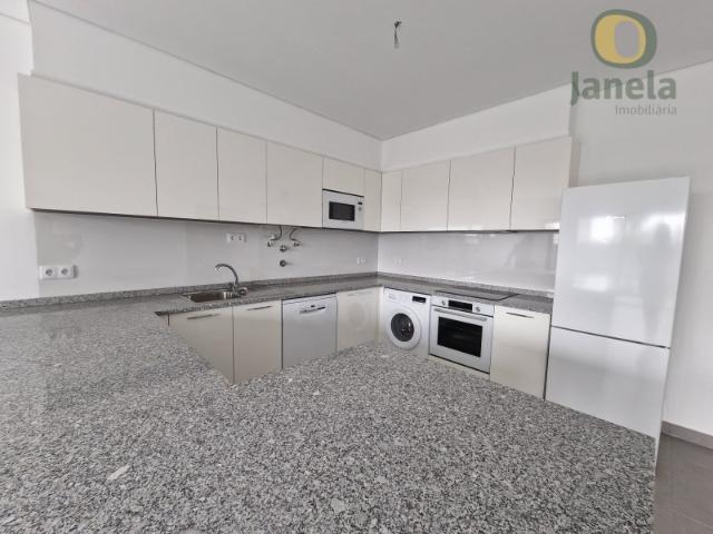 Apartamento novo sem mobilia com 2 suites, garagem e arrecadação