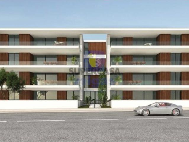 Apartamento Novo T4, inserido em Prédio com Elevador e Garagem!