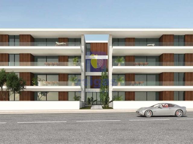 Apartamento Novo T4, inserido em Prédio com Elevador e Garagem!