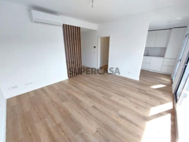 Apartamento NOVO T2+1 c/ Sotão e varandas. Quinta do Conde