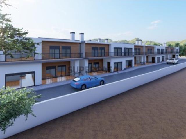 Apartamento Novo T2 R/c, c/ Parqueamento e Logradouro, Brejos De Azeitão