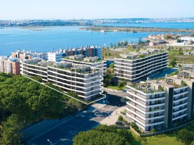 Apartamento novo T3 com terraço e jacuzzi no Seixal