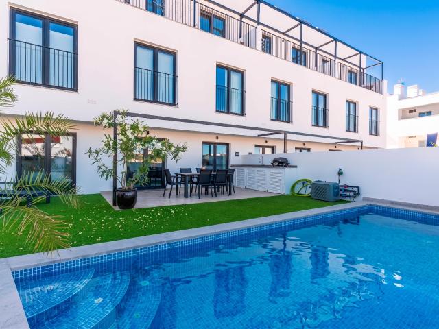 Apartamento novo totalmente mobilado, com piscina privada e terraço espaçoso