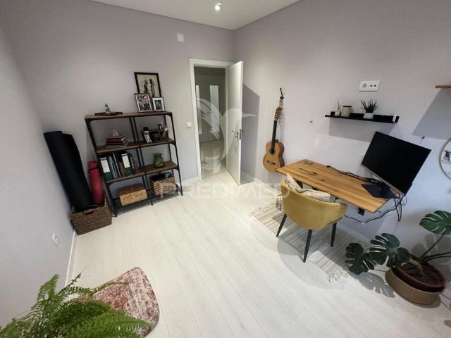 Apartamento p/ arrendar t2 remodelado seixal perto dos barcos