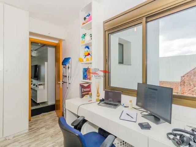 Apartamento Padrão, com 3 quartos e 2 banheiros à Venda, 72 m² em Porto Alegre/RS