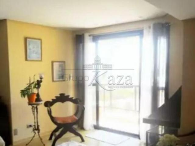 Apartamento Padrão em Jacareí