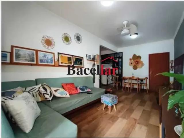 Apartamento: Padrão / Residencial / Catete