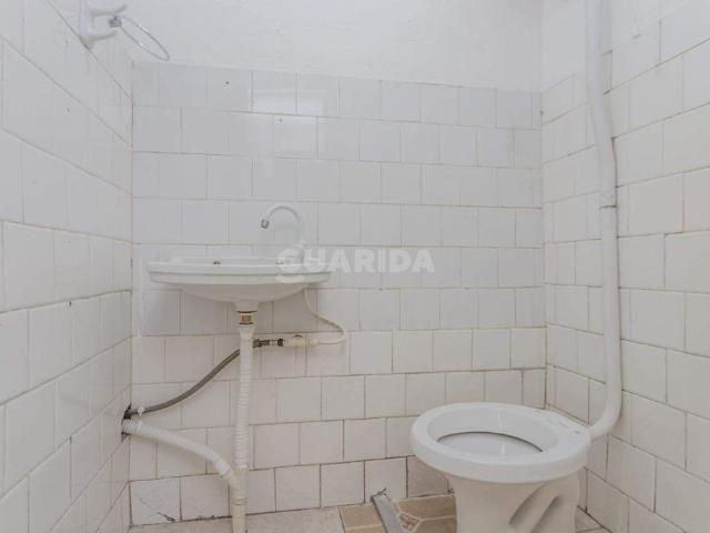 Apartamento térreo de 1 dormitório com pátio privativo para alugar próximo ao Bourbon Assis Brasil
