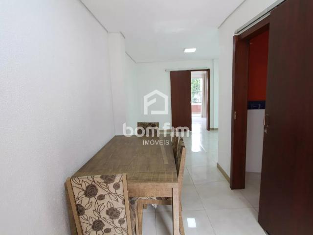 Apartamento para Aluguel com 1 quartos, 56 m² por R$ 1.800