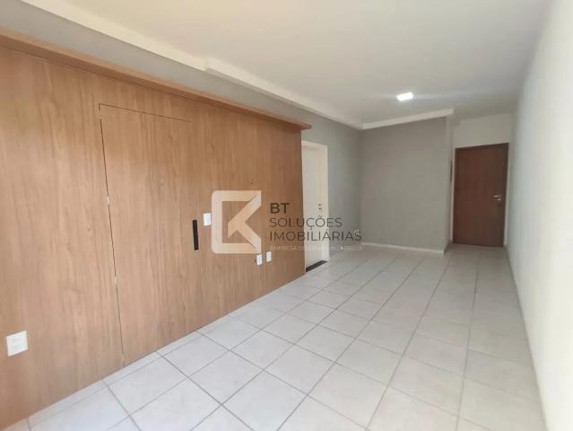 Apartamento para Aluguel com 2 quartos, 71 m² por R$ 2.700