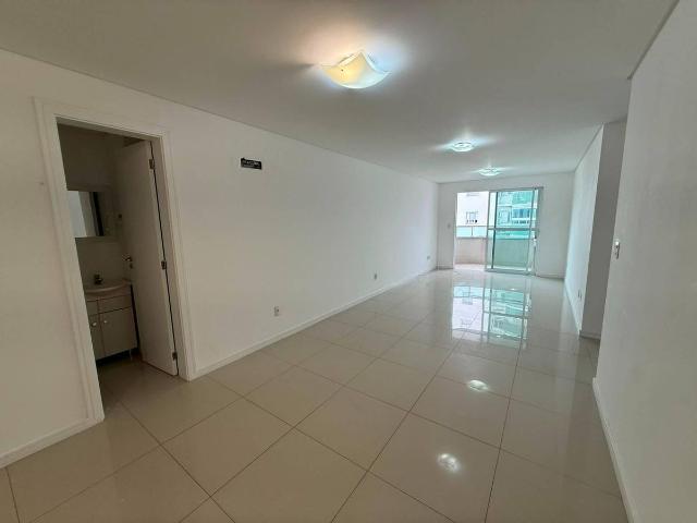 Apartamento para Aluguel com 2 quartos, 75 m² por R$ 3.000