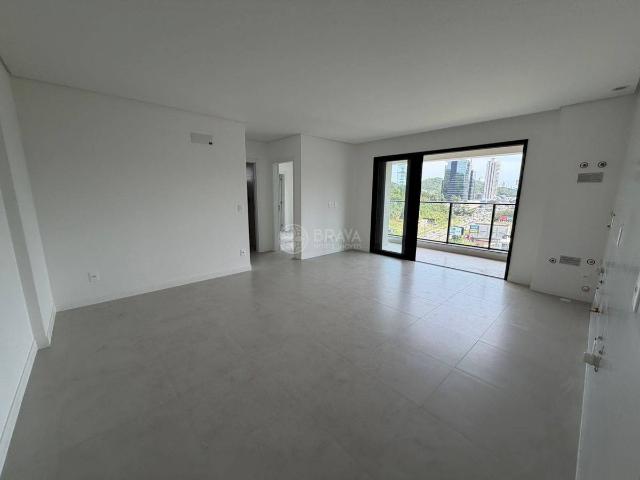 Apartamento para Aluguel com 2 quartos, 76 m² por R$ 5.500