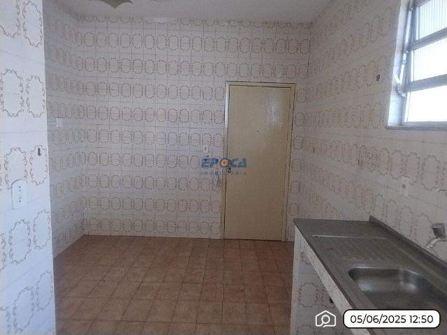 Apartamento para Aluguel com 2 quartos, 82 m² por R$ 1.300